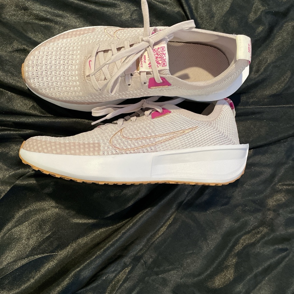 Women’s running shoes